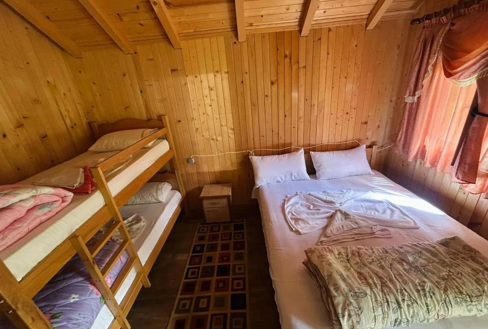 Guest House Xheni Valbonne 0*,