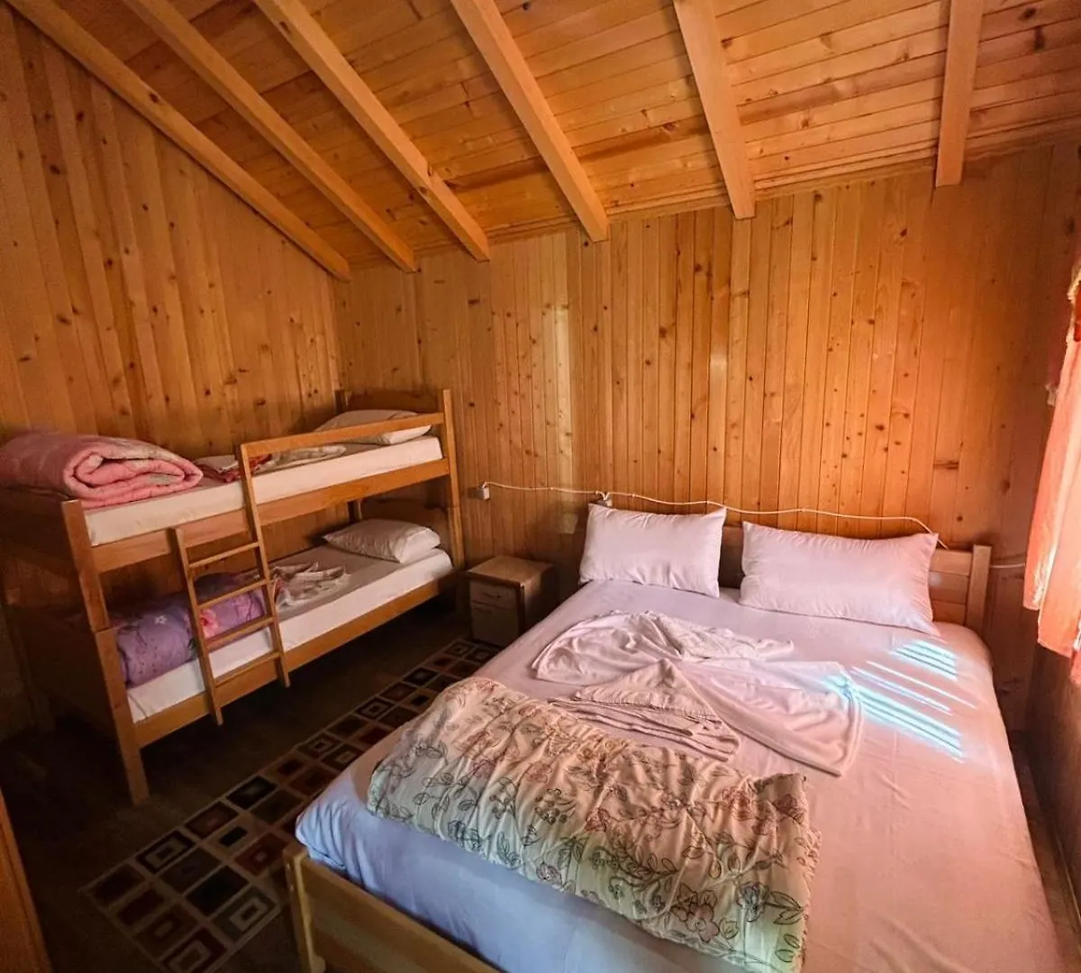 住宿加早餐酒店 Guest House Xheni 瓦勒博内